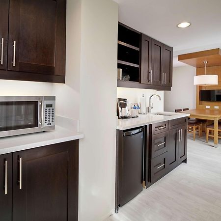 Hotel Doubletree By Hilton Edmonton Downtown Extérieur photo