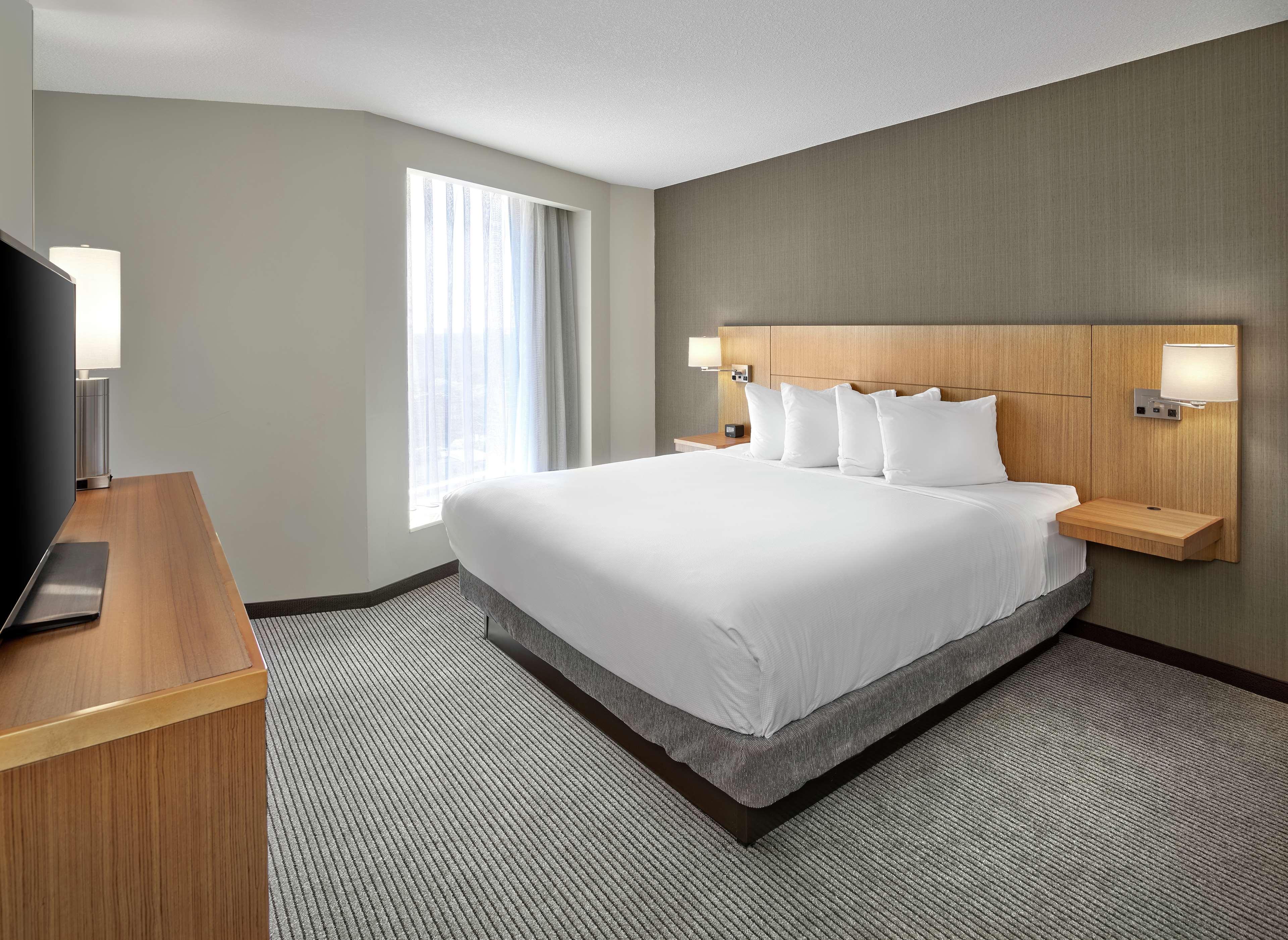 Hotel Doubletree By Hilton Edmonton Downtown Extérieur photo