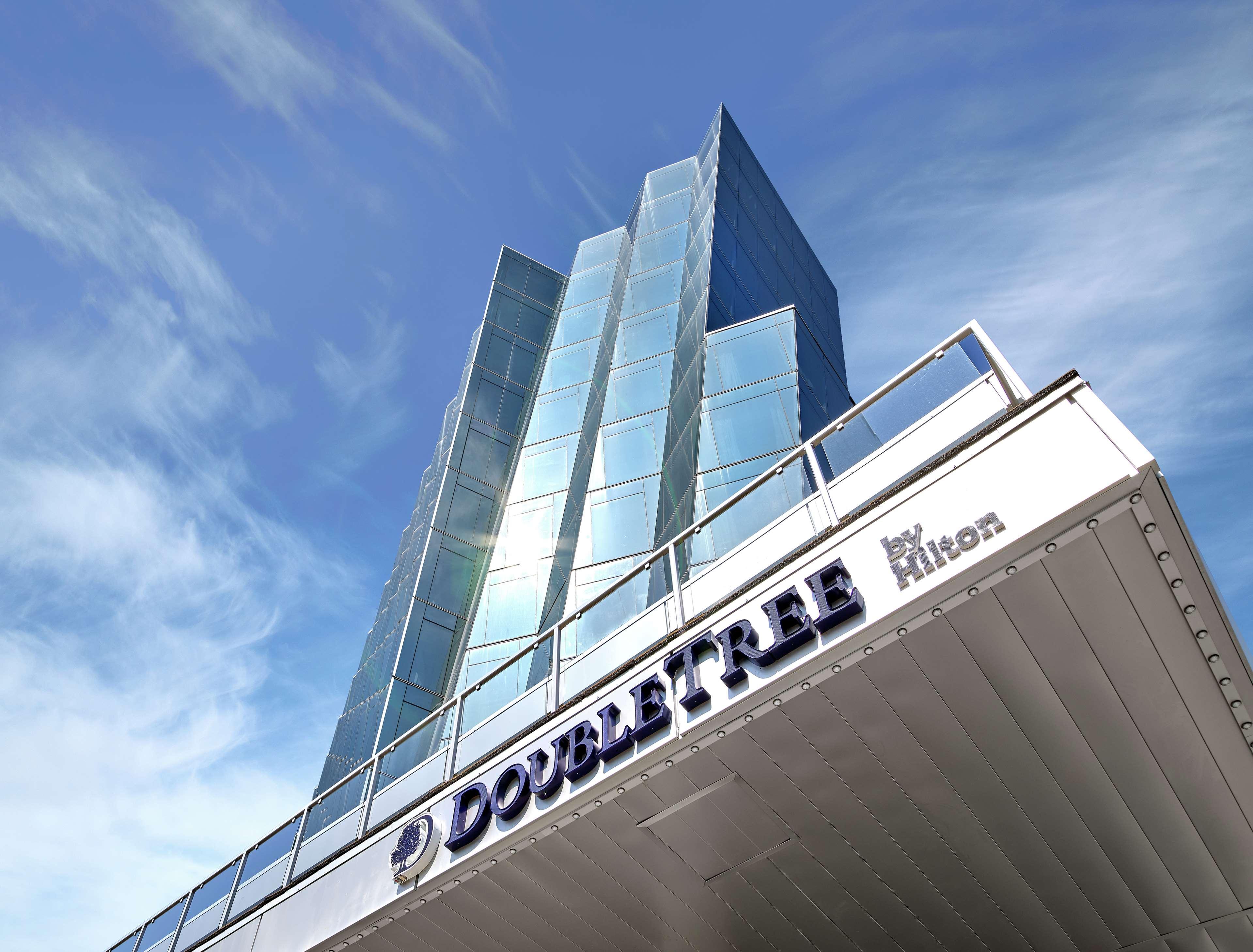 Hotel Doubletree By Hilton Edmonton Downtown Extérieur photo
