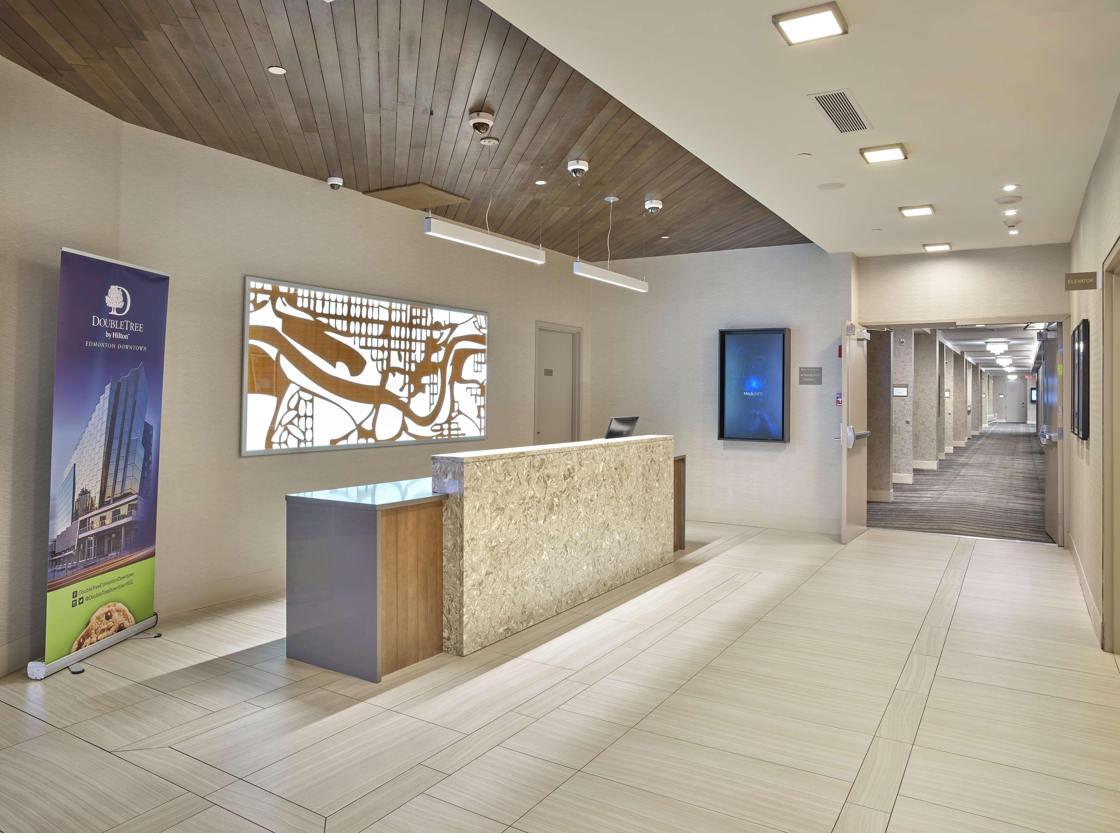 Hotel Doubletree By Hilton Edmonton Downtown Extérieur photo