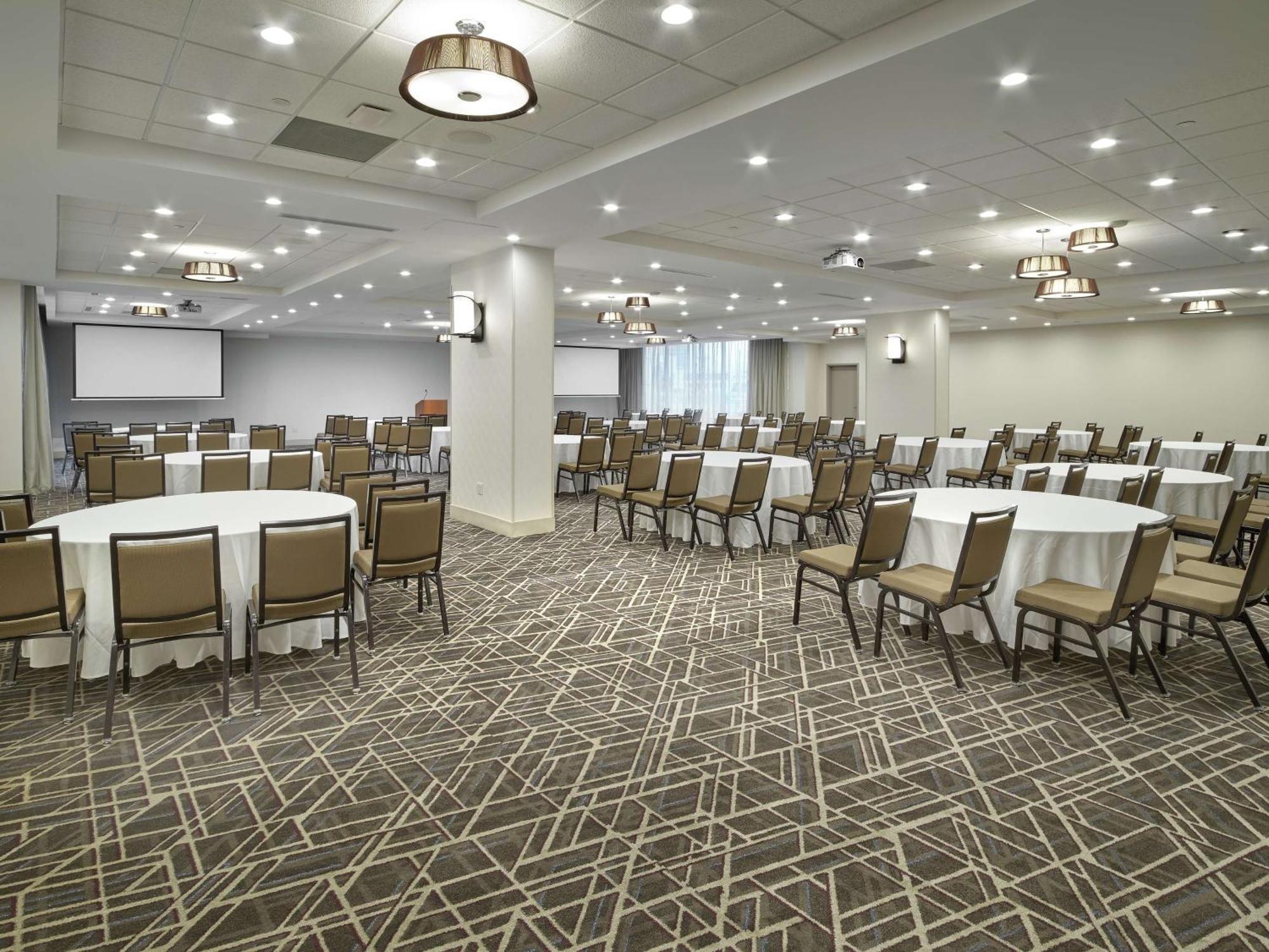 Hotel Doubletree By Hilton Edmonton Downtown Extérieur photo