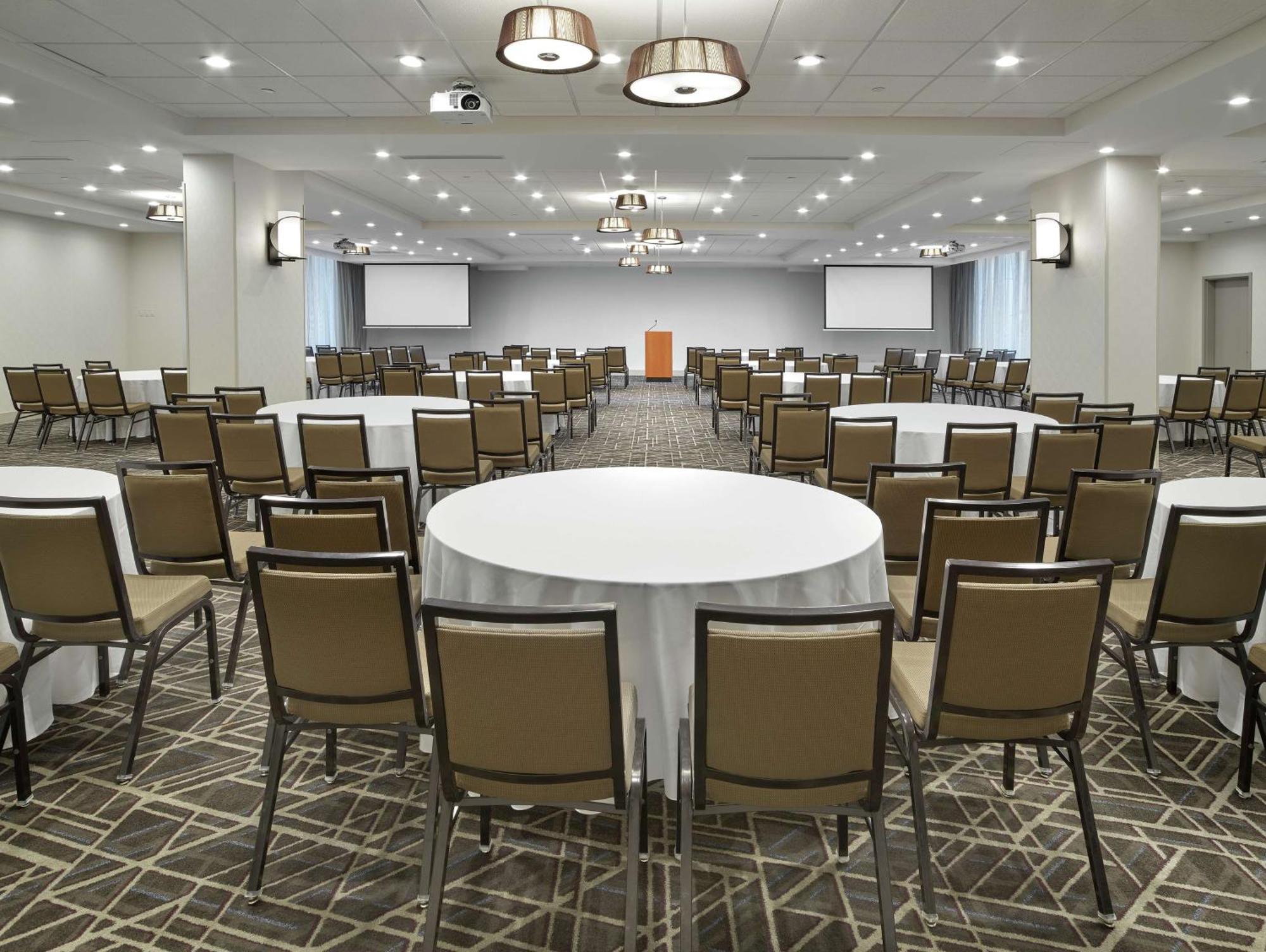 Hotel Doubletree By Hilton Edmonton Downtown Extérieur photo