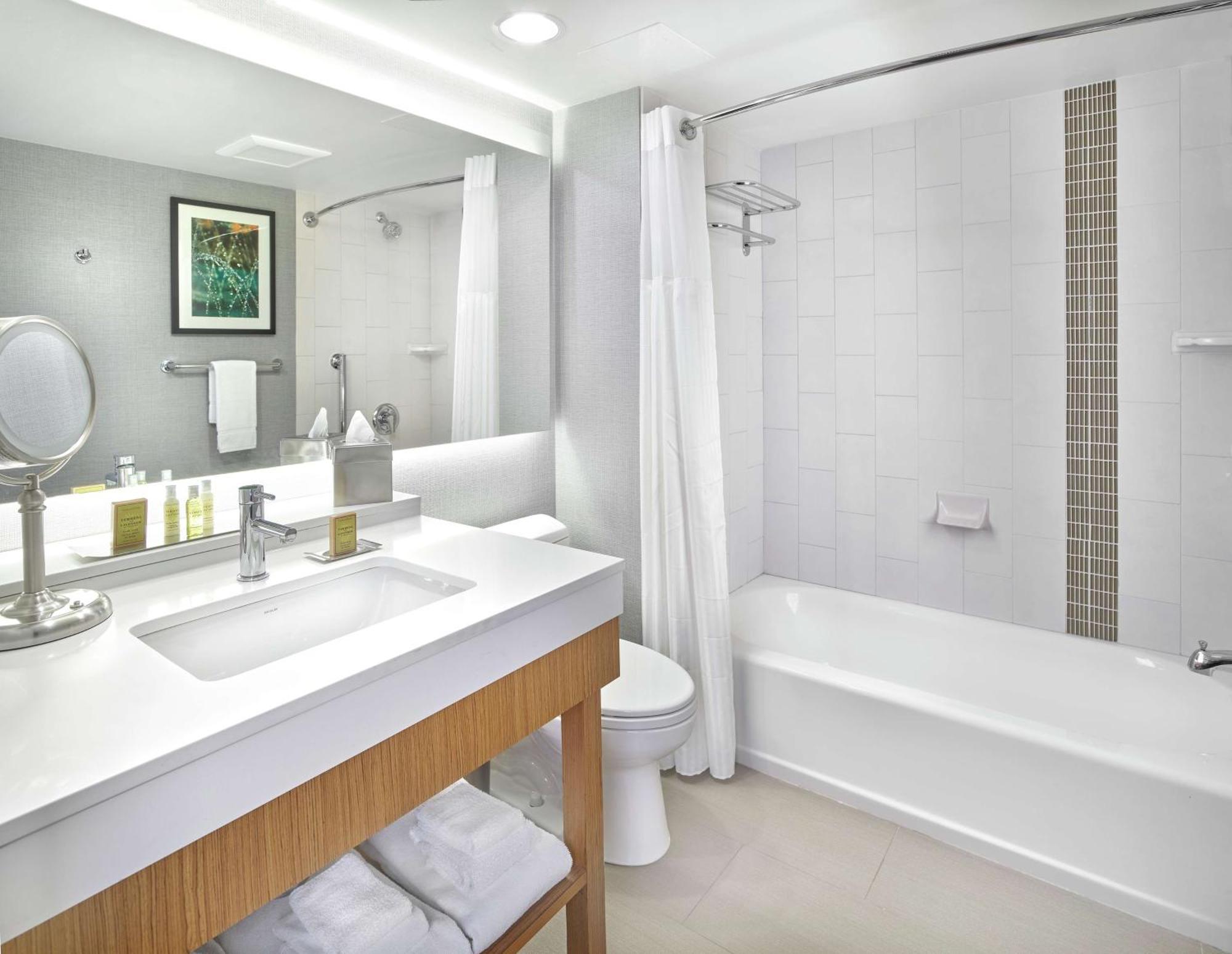 Hotel Doubletree By Hilton Edmonton Downtown Extérieur photo