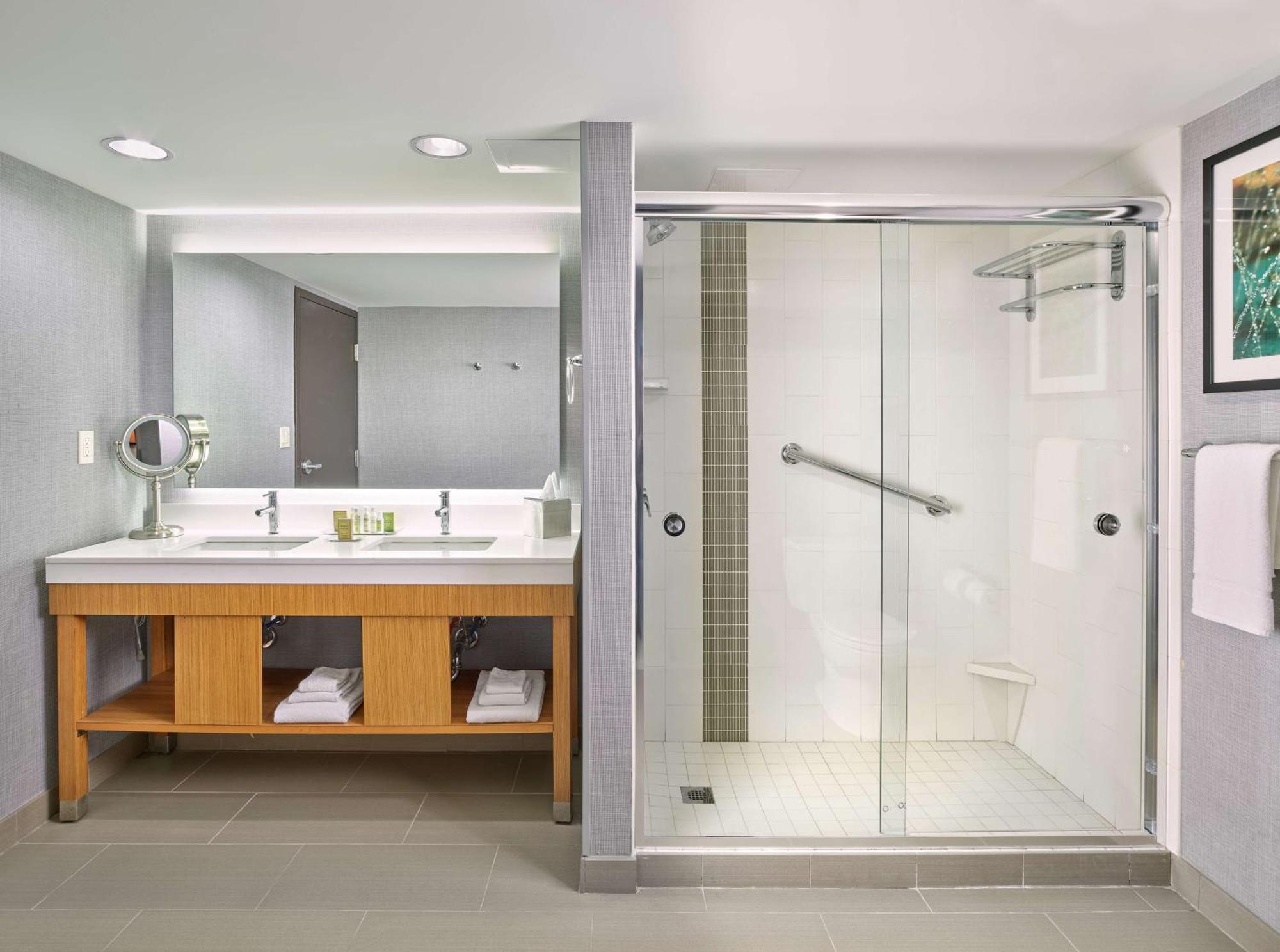 Hotel Doubletree By Hilton Edmonton Downtown Extérieur photo