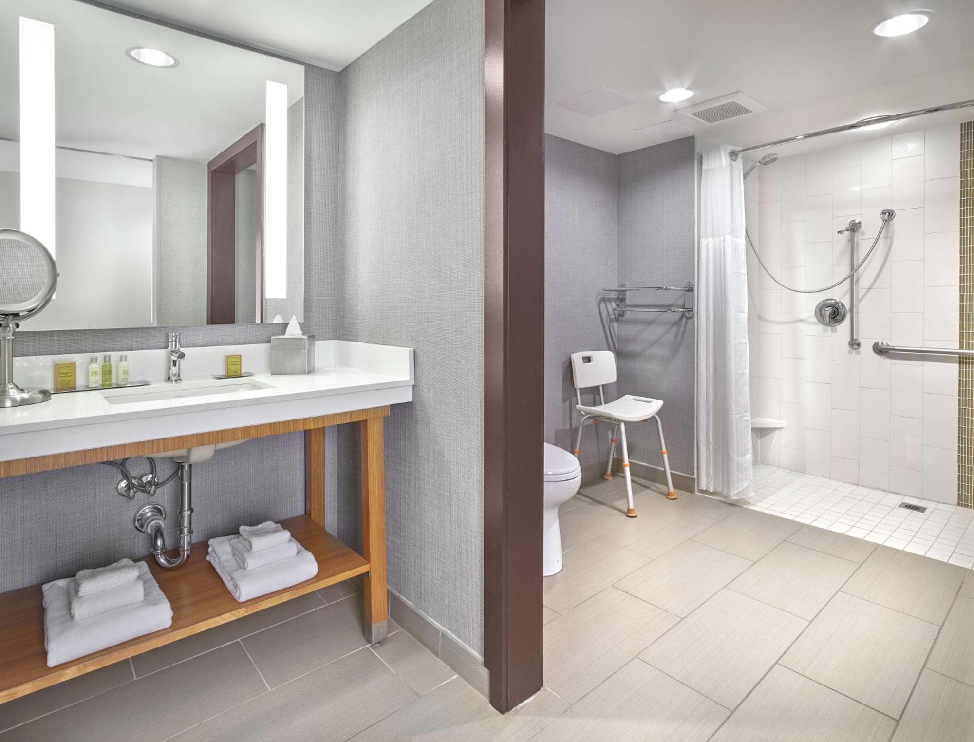 Hotel Doubletree By Hilton Edmonton Downtown Extérieur photo