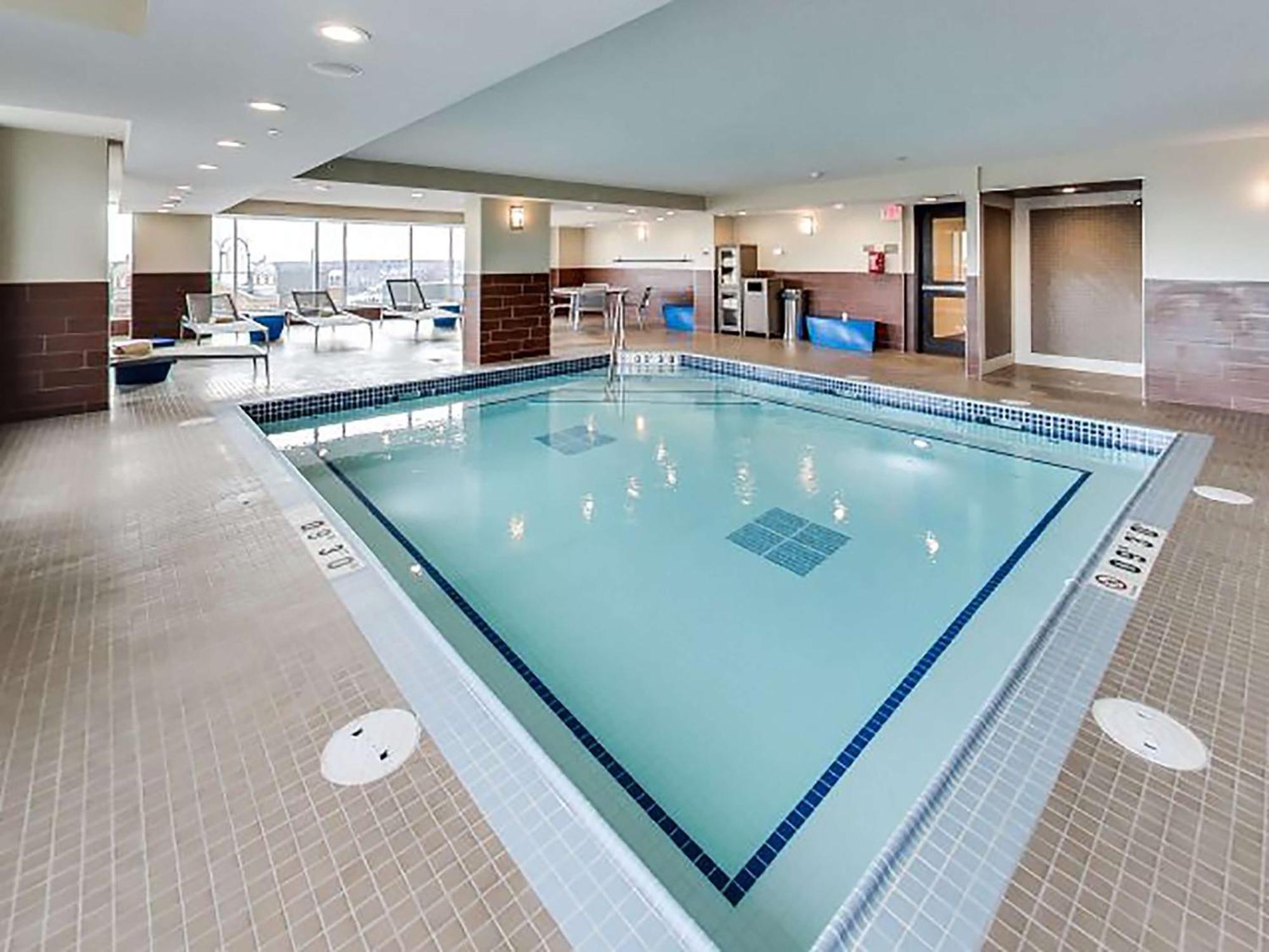 Hotel Doubletree By Hilton Edmonton Downtown Extérieur photo