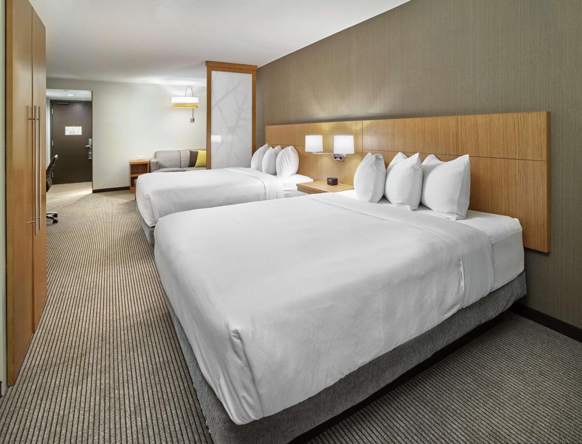 Hotel Doubletree By Hilton Edmonton Downtown Extérieur photo