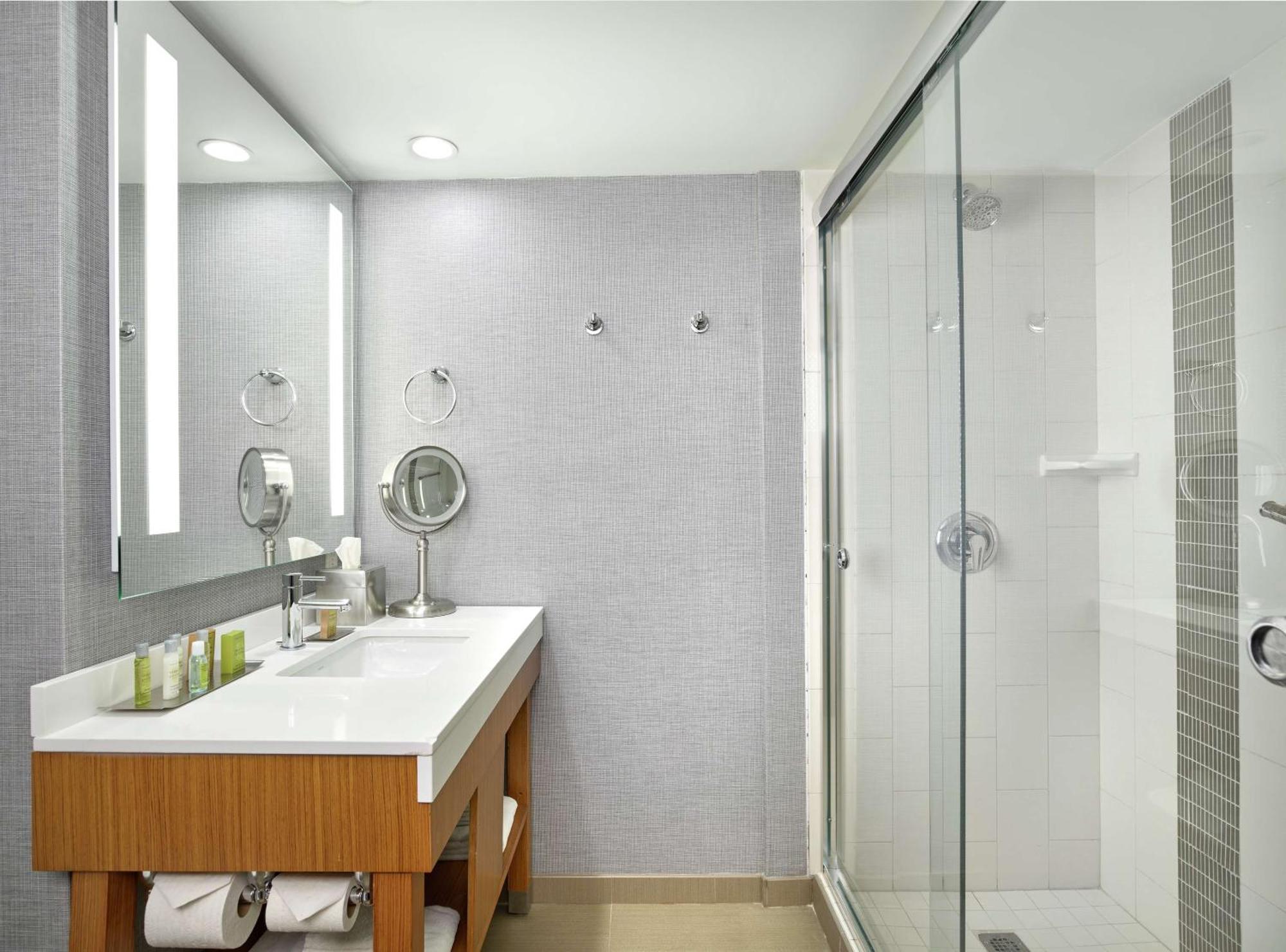 Hotel Doubletree By Hilton Edmonton Downtown Extérieur photo