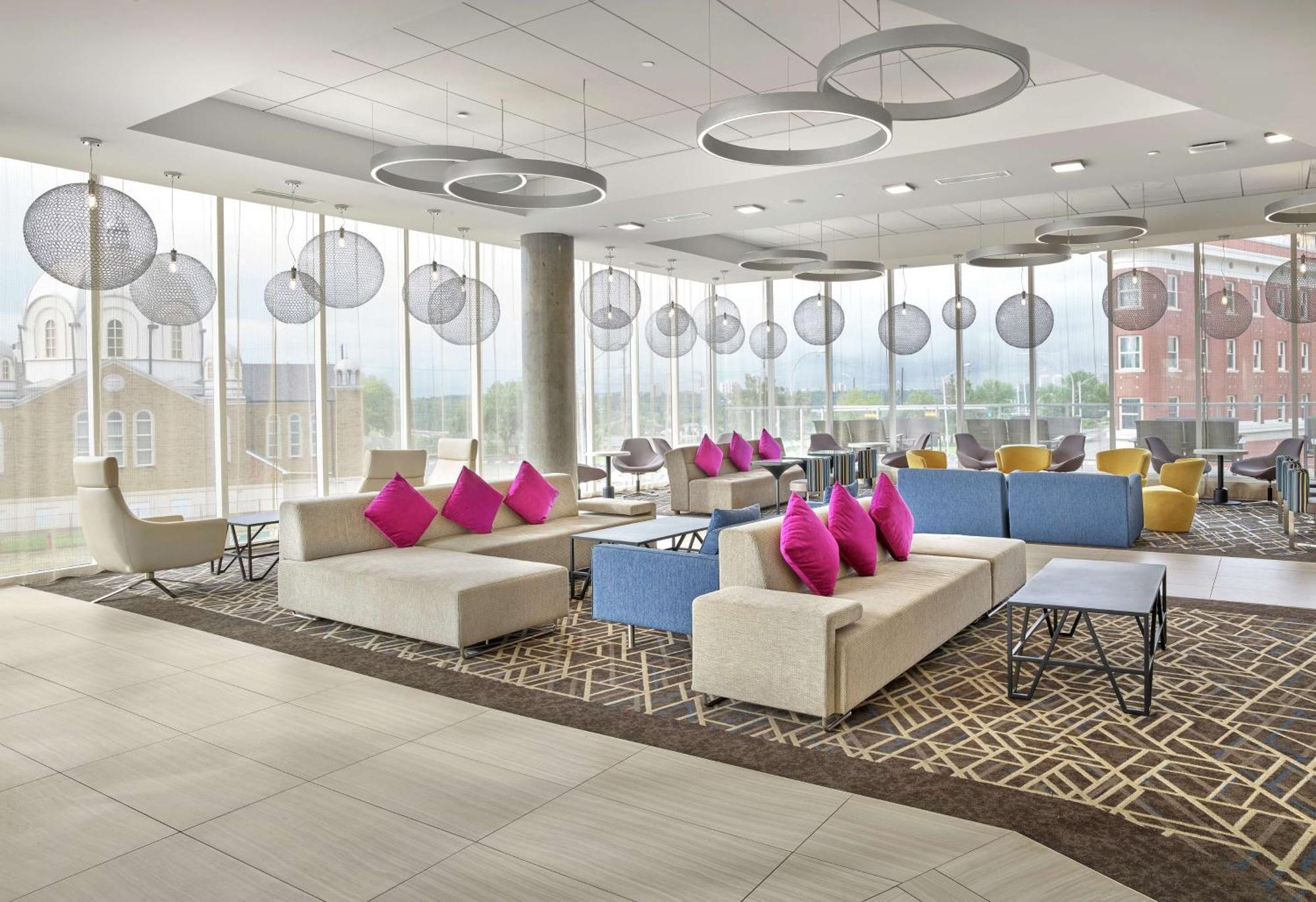 Hotel Doubletree By Hilton Edmonton Downtown Extérieur photo