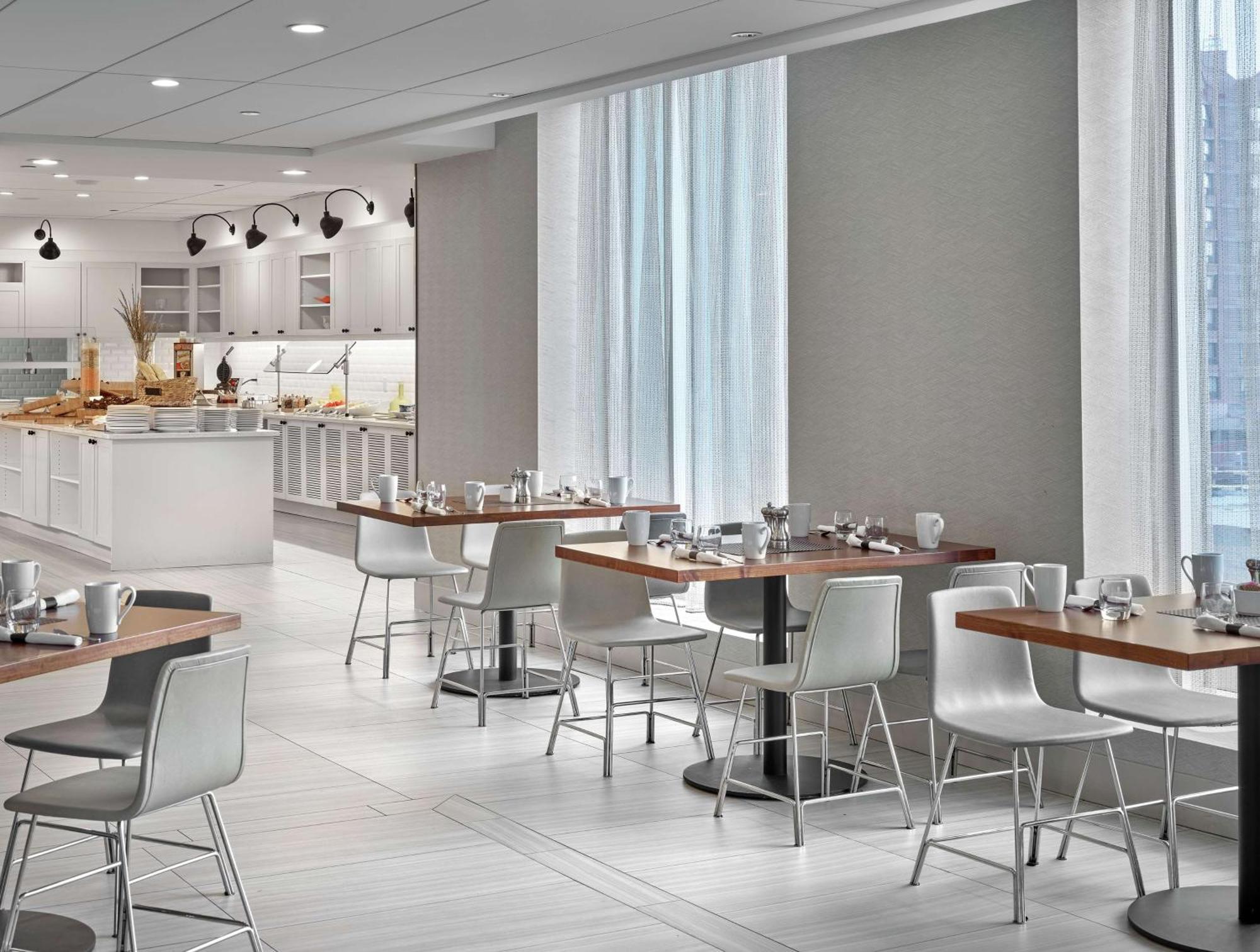 Hotel Doubletree By Hilton Edmonton Downtown Extérieur photo