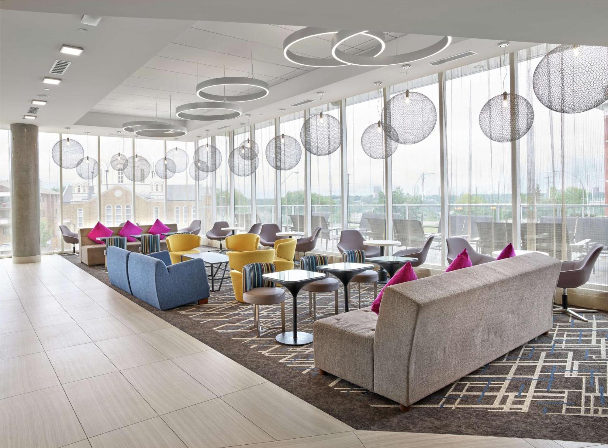 Hotel Doubletree By Hilton Edmonton Downtown Extérieur photo